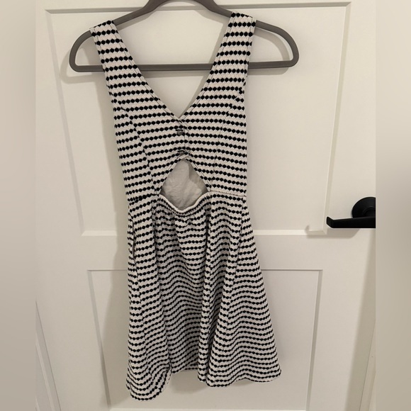 Maeve Anthropologie Cut-Out Textured Dress Sleeveless V-Neck Size 4 w/Pockets - Picture 3 of 4